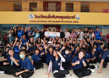 SUZUKI CARRY ชูแคมเปญสู้เศรษฐกิจ  ดอกเบี้ยพิเศษ 1.99% ผ่อนเริ่มต้นวันละ 222 บาท  ตอกย้ำภาพลักษณ์ รถคู่คิดธุรกิจ SME  ลุยกิจกรรมเพื่อสังคม จัดขบวน Suzuki Carry Barber Truck  ส่งความสุข ณ มูลนิธิคุณพ่อเรย์  จ.ชลบุรี