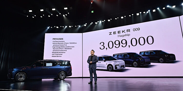 เปิดตัว “ZEEKR 009” รถเอ็มพีวีพลังงานไฟฟ้าเซกเมนต์ลักชูรี ชูแนวคิด “Every Journey Shines” ให้ทุกโมเมนต์ของการเดินทางมีความหมาย ผสานความหรูหราระดับเฟิร์สคลาสและนวัตกรรมสุดล้ำอย่างลงตัว