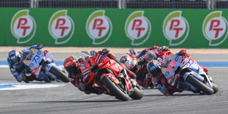 แฟนล้นสนาม! “โมโตจีพี” ดวลสปรินต์สุดเดือด “บาสเตียนินี” นำม้วนเดียวเข้าวิน “สมเกียรติ” ซิวกริด 13