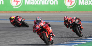 “โมโตจีพี” สนามประเทศไทย เปิดฉากโชว์ความเร็วสุดโหด ทุบสถิติสนามช้างฯทุกรุ่น  “มาร์เกซ” ครองจ่าฝูงรุ่นพรีเมียร์คลาส   