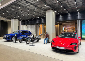 เอเอเอส-กรุ๊ป ยกระดับประสบการณ์คนรักรถ นำเสนอ 3 แบรนด์ยานยนต์ลักซ์ชัวรีระดับโลก ‘ปอร์เช่ เบนท์ลีย์ และฮาร์ลีย์-เดวิดสัน’ ให้ยลโฉมอย่างจัดเต็ม ณ เอเอเอส-เฮาส์ เอ็มสเฟียร์