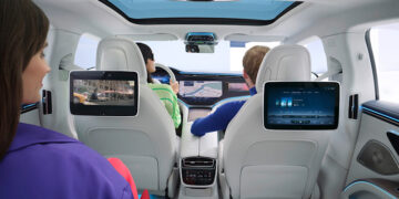 เมอร์เซเดส-เบนซ์ นำเสนอประสบการณ์ In-Car Movie ร่วมกับ Sony Pictures Entertainment เปิดใช้งานแอปพลิเคชัน RIDEVU ในรถยนต์หลากหลายรุ่น