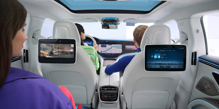 เมอร์เซเดส-เบนซ์ นำเสนอประสบการณ์ In-Car Movie ร่วมกับ Sony Pictures Entertainment เปิดใช้งานแอปพลิเคชัน RIDEVU ในรถยนต์หลากหลายรุ่น