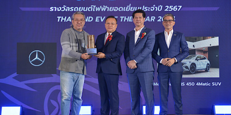 เมอร์เซเดส-เบนซ์ คว้ารางวัล “Thailand EV of the Year 2024” พาเอสยูวีไฟฟ้ารุ่นล่าสุด “EQS SUV” ขึ้นแท่นรถยนต์ไฟฟ้ายอดเยี่ยมแห่งปี