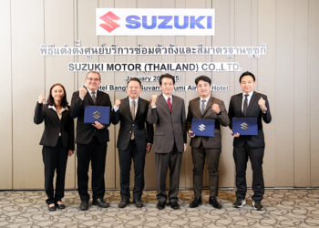 ซูซูกิ เปิดศูนย์ซ่อมตัวถังและสีมาตรฐานเพิ่ม 3 แห่ง หวังยกระดับงานบริการ สร้างความเชื่อมั่นให้ลูกค้า ตั้งเป้าขยายครบ 50 แห่ง เพื่อรองรับการขยายตัวของธุรกิจ ตามแผนงานด้านการขาย ที่จะมีการเปิดตัวสินค้าใหม่ในปีนี้