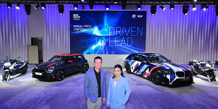 บีเอ็มดับเบิลยู กรุ๊ป ประเทศไทย ฉลองความสำเร็จในการครองตำแหน่งผู้นำอันดับหนึ่งในตลาดรถยนต์พรีเมียมของประเทศไทยเป็นปีที่ 5 ติดต่อกัน พร้อมเปิดตัวรถยนต์และมอเตอร์ไซค์ใหม่รวม 9 รุ่น จากบีเอ็มดับเบิลยู มินิ และบีเอ็มดับเบิลยู มอเตอร์ราด ในงานแถลงข่าวประจำปี 2568