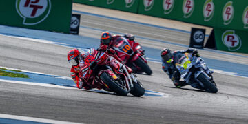 “โมโตจีพี สนามประเทศไทย” ดวลสปรินต์สุดมันส์ “มาร์เกซ” นำม้วนเดียวจบ “ก้อง-สมเกียรติ” ประเดิมเรซแรกน่าพอใจ