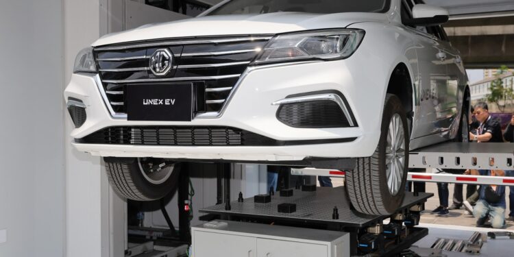 เอ็มจี ร่วมกับ UNEX EV ผลักดันรถอีวีสู่ภาคขนส่งสาธารณะ พร้อมชูนวัตกรรมสลับแบตเตอรี่