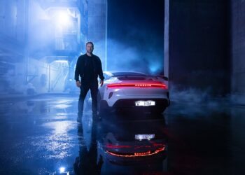 ปอร์เช่เผยโฉมโปรเจกต์สุดล้ำ “Speed of Light” ณ Dubai Solar Park โชว์สุดเร้าใจแห่งความเร็วและเสียงโดย David Guetta: “Electrifying Spectacle of Speed and Sound”