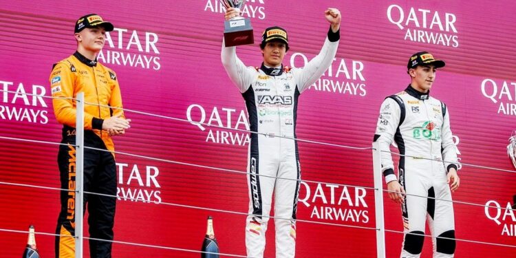 “เติ้น ทัศนพล อินทรภูวศักดิ์” สร้างประวัติศาสตร์หน้าใหม่ขึ้นแท่นนักแข่งไทยคนแรก คว้าถ้วยอันดับ 1 – FIA Formula 3 Championship 2025 Round 7