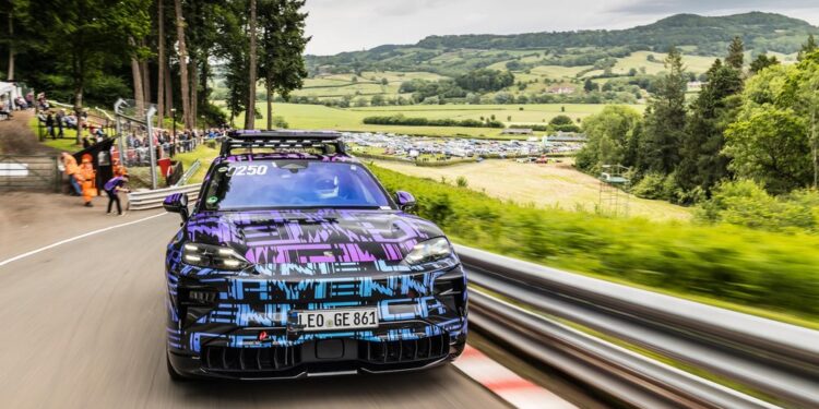 คาเยนน์ อิเล็กทริค (Cayenne Electric) พรางตัวทดสอบสมรรถนะและความอเนกประสงค์ก่อนเปิดตัวสู่สาธารณชน