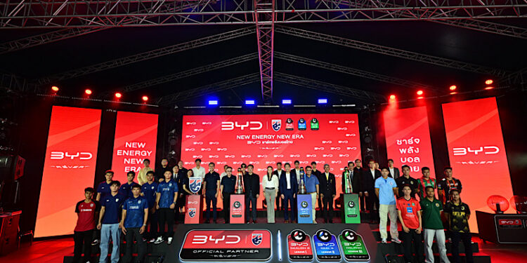 บีวายดี ประเทศไทย และ เรเว่ ประกาศเป็นผู้สนับสนุนหลักอย่างเป็นทางการของฟุตบอลทีมชาติไทย และ การแข่งขันไทยลีก