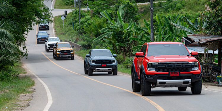 สัมผัสความแกร่งตัวจริง ฟอร์ด เรนเจอร์ 4×4 พร้อมลุยทุกภารกิจ ดุดันทุกเส้นทางไม่ว่าทำงาน หรือออกทริปผจญภัย