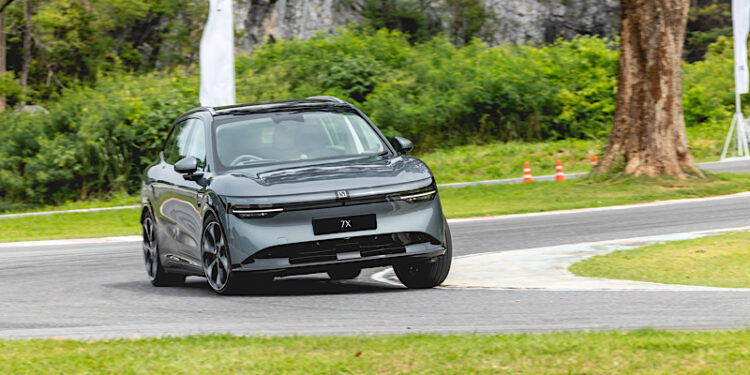 ZEEKR 7X ทลายกรอบแนวคิดการขับขี่ สร้างประสบการณ์ใหม่ด้วยนวัตกรรมที่ผสมผสานอย่างลงตัว ด้วยเทคโนโลยีอัจฉริยะ ความปลอดภัย สมรรถนะเร็วแรง และความลักชูรี