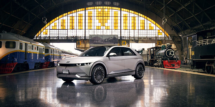 ฮุนไดเสริมศักยภาพเครือข่ายผู้จำหน่าย เปิดเกมรุกตลาด EV เต็มสูบ สัมผัส IONIQ พรีเมียม EV เรือธง ได้ที่โชว์รูมทั่วประเทศ