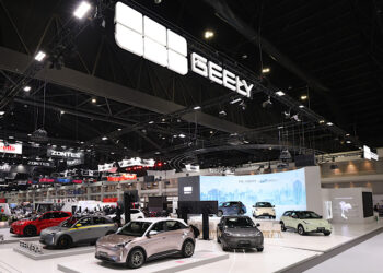 ธนบุรีนอยสเติร์น เดินหน้าชูนวัตกรรมยานยนต์อัจฉริยะ เปิดตัว GEELY EX2 ซิตี้คาร์เพื่อคนรุ่นใหม่ พร้อมเผยโฉม GEELY STARRAY EM-i ครั้งแรกในไทย ณ งานมหกรรมยานยนต์ ครั้งที่ 42