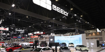 ธนบุรีนอยสเติร์น เดินหน้าชูนวัตกรรมยานยนต์อัจฉริยะ เปิดตัว GEELY EX2 ซิตี้คาร์เพื่อคนรุ่นใหม่ พร้อมเผยโฉม GEELY STARRAY EM-i ครั้งแรกในไทย ณ งานมหกรรมยานยนต์ ครั้งที่ 42