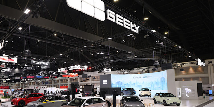 ธนบุรีนอยสเติร์น เดินหน้าชูนวัตกรรมยานยนต์อัจฉริยะ เปิดตัว GEELY EX2 ซิตี้คาร์เพื่อคนรุ่นใหม่ พร้อมเผยโฉม GEELY STARRAY EM-i ครั้งแรกในไทย ณ งานมหกรรมยานยนต์ ครั้งที่ 42