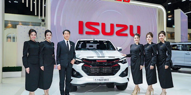 อีซูซุอวดโฉมทัพยนตรกรรมใหม่ล่าสุด! ISUZU D-MAX “THE ONE & ONLY” หนึ่งเดียว…เท่านั้น! และรถยนต์นั่งอเนกประสงค์ MU-X “THE NEXT PEAK” สู่จุดพีคใหม่…      ของชีวิต  ในงาน “มหกรรมยานยนต์  ครั้งที่ 42”