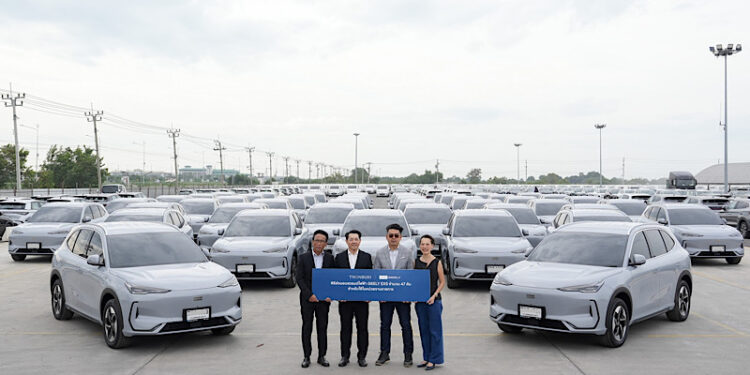 GEELY ส่งมอบ GEELY EX5 47 คัน เพื่อใช้ในหน่วยงานการไฟฟ้านครหลวง หนุนการใช้รถยนต์ไฟฟ้าในประเทศ พร้อมขับเคลื่อนไทยสู่ยุคพลังงานยั่งยืน