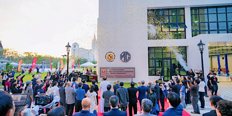 เอ็มจี ผนึก มหาวิทยาลัยอัสสัมชัญ เปิดศูนย์วิจัยและการเรียนรู้ด้านยานยนต์พลังงานใหม่ เดินหน้าขับเคลื่อนอุตสาหกรรมยานยนต์ยุคใหม่ผ่านระบบการศึกษาไทย  