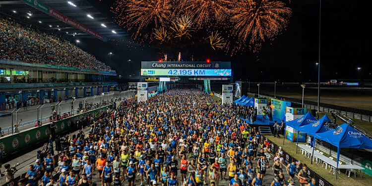 “ทุบสถิติคนทะลุแสน! ‘บุรีรัมย์ มาราธอน 2026’ ฉลอง 10 ปีสุดอลังการ จากงานเล็กๆหลักพัน สู่ ‘สวรรค์ของนักวิ่ง’ ที่ทุกคนหลงรัก”