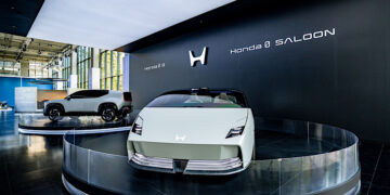 ครั้งแรกในไทย! ฮอนด้า โชว์ไฮไลต์ Honda 0 α (ฮอนด้า ซีโร่ อัลฟ่า) เอสยูวีไฟฟ้าต้นแบบรุ่นล่าสุดในไลน์อัป Honda 0 Series พร้อมด้วย Honda 0 SALOON จัดแสดงให้สัมผัสที่ “The M.O.V.E. by Honda” ถึง 31 มี.ค. 2569 นี้