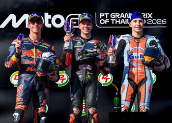 “พีที กรังด์ปรีซ์ ออฟ ไทยแลนด์” ทุบสถิติผู้ชมมากที่สุด “เบซเซ็คคี” ผงาดแชมป์สนามแรก – “มาร์เกซ” ดวงแตกยางระเบิด