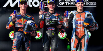 “พีที กรังด์ปรีซ์ ออฟ ไทยแลนด์” ทุบสถิติผู้ชมมากที่สุด “เบซเซ็คคี” ผงาดแชมป์สนามแรก – “มาร์เกซ” ดวงแตกยางระเบิด