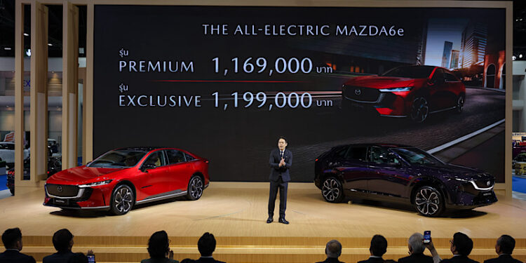 มาสด้ามอบสิทธิพิเศษสำหรับลูกค้า MAZDA6e PREMIERE PACKAGE จัดกิจกรรมสุดเอ็กซ์คลูซีฟพร้อมมอบของขวัญที่บูธมาสด้า ในงาน มอเตอร์ โชว์