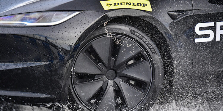 DUNLOP เปิดตัวยาง “SPORT MAXX LUX” ใหม่ ยกระดับ Luxury Comfort เงียบ นุ่ม มั่นใจ รองรับทั้งรถ EV และรถยนต์สันดาป
