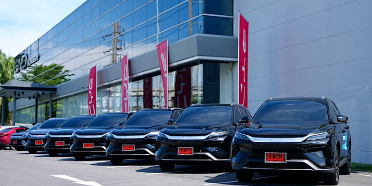 BYD DM-i ประหยัดจริงพิสูจน์แล้ว ค่าพลังงานต่ำสุด 39 สตางค์/กิโลเมตร* จากการฝ่ารถติดกลางกรุงด้วย BYD SEALION 5 DM-i รถยนต์ไฟฟ้าที่เติมน้ำมันได้