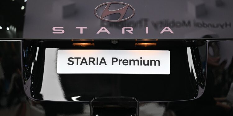 ฮุนได ปรับยุทธศาสตร์ เปลี่ยนฐานนำเข้า STARIA Diesel เป็น “มาเลเซีย” ลุยเขย่าตลาดเอ็มพีวี 11 ที่นั่ง ปรับราคาให้เป็นเจ้าของง่ายขึ้น
