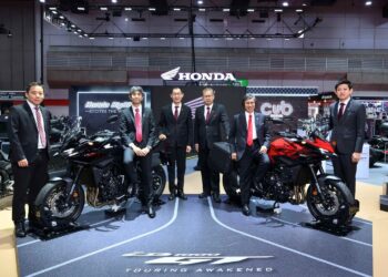 ครั้งแรกในไทย! New Honda CB1000GT สปอร์ตทัวร์ริ่ง 4 สูบ ถ่ายทอดเทคโนโลยีจาก CBR Fireblade พร้อม New Honda Monkey EX Custom Edition เติมความซนสไตล์ Enduro จากรถจักรยานยนต์ฮอนด้าใน BIG MOTOR SALE 2026