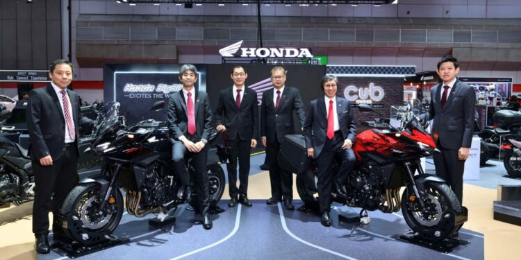 ครั้งแรกในไทย! New Honda CB1000GT สปอร์ตทัวร์ริ่ง 4 สูบ ถ่ายทอดเทคโนโลยีจาก CBR Fireblade พร้อม New Honda Monkey EX Custom Edition เติมความซนสไตล์ Enduro จากรถจักรยานยนต์ฮอนด้าใน BIG MOTOR SALE 2026