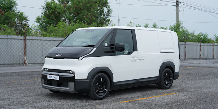 เกีย ประเทศไทย เปิดตัว The Kia PV5 Cargo ก้าวสำคัญครั้งใหม่ของยานยนต์ไฟฟ้า พร้อมตอบโจทย์การดำเนินธุรกิจของลูกค้ากลุ่มฟลีทและลูกค้าเชิงพาณิชย์ในประเทศไทย