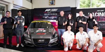 R3 AUTOSPHERE สานต่อ MOTORSPORT DNA ประกาศหนุนทีม P1 AUTOMOTIVE สู้ศึกรถยนต์ทางเรียบ ยกระดับมาตรฐานศูนย์บริการ Honda พระราม 3 กรุ๊ป ทั้ง 6 สาขา ด้วยเทคโนโลยีสนามแข่ง พร้อมอวดโฉม “Honda e:N2 R3 Autosphere Edition” ครั้งแรก! ในงาน RACING DNA TEST DRIVE EVENT 15–16 ส.ค. นี้