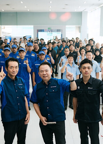 ซูซูกิ จัดตั้งศูนย์ “SUZUKI FLOOD CARE CENTER” ให้คำแนะนำลูกค้ารถยนต์ซูซูกิที่ประสบปัญหาน้ำท่วม โดยทีมช่างผู้ชำนาญการ