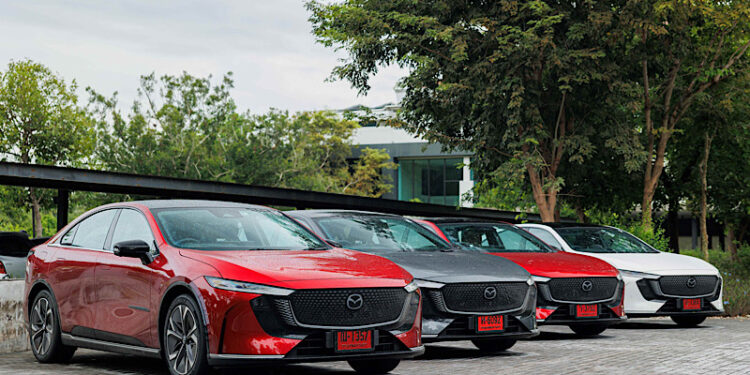 กระแสนิยมรถไฟฟ้า MAZDA6e แรงทะลุปรอท ลูกค้าเชื่อมั่นในแบรนด์เพิ่มสูงขึ้น ดันยอดขายอันดับหนึ่งสองเดือนซ้อน