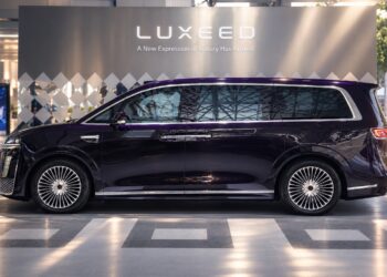 LUXEED เปิดเกมรุก เผยโฉม EHV (V9) ยนตรกรรม MPV สุดล้ำครั้งแรก มาพร้อมเบาะแถวที่สองแบบหมุนได้หลายองศาครั้งแรกในประเทศไทย กับ 4 จุดเด่นหลักที่จะมายกระดับนิยามใหม่แห่ง Luxury Intelligent MPV